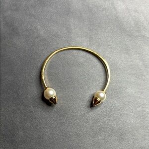 Stella & Dot: Elegant Gold and Pearl Bracelet